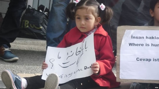 اعتصاب غذای دهها پناه جوی بازداشتی در ترکیه