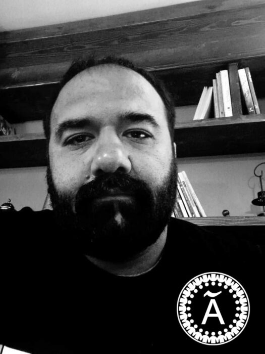 ما هیچ حکومتی به هیچ فرد یا گروهی بدهکار نیستیم