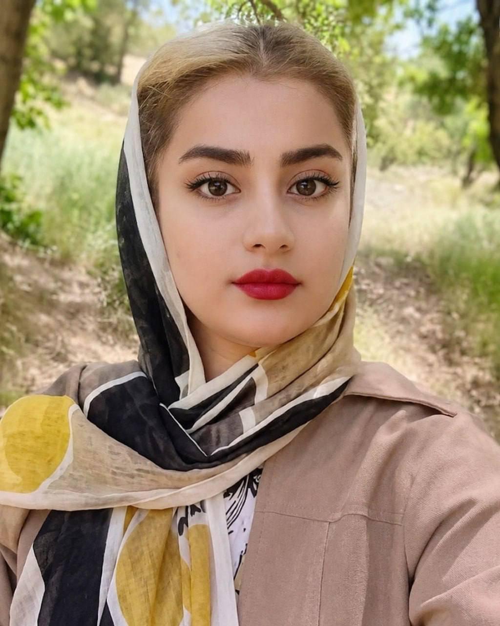 دنیا محمدی در زندان مرکزی ایلام اعدام شد